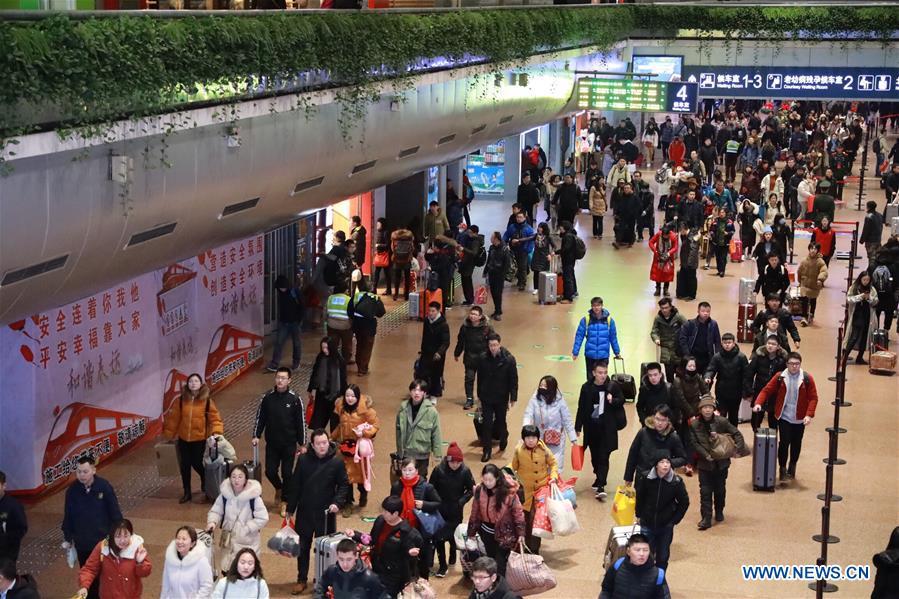 Passengers walk to board trains at the Beijing West Railway Station in Beijing, capital of China, Feb. 1, 2019. China Railway Beijing Group Co., Ltd. was estimated to send 1.03 million passengers on Friday. Beijing railway was witnessing mounting travel rush as people began to embark on trips for this year\'s lunar New Year, which falls on Feb. 5. (Xinhua/Xing Guangli)