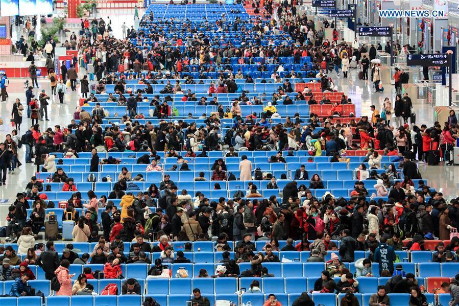 Passengers are seen at waiting room at Guiyangbei Railway Station in Guiyang, southwest China\'s Guizhou Province, Feb. 10, 2019. China witnessed a nationwide Spring Festival travel rush on Sunday when people started to return to work places from hometowns after family gatherings as the Spring Festival holiday came to an end. (Xinhua/Liu Xu)