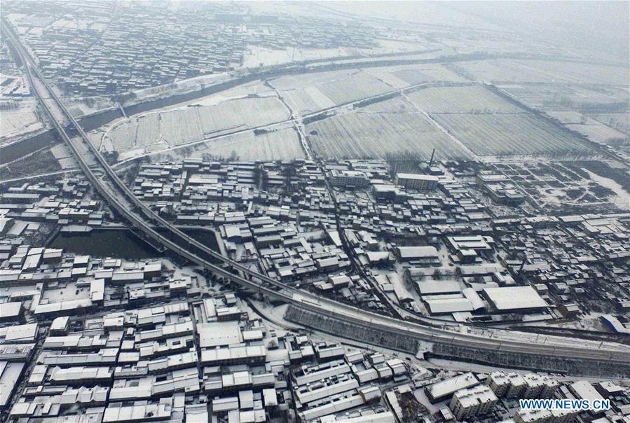 Aerial photo taken on Feb. 10, 2019 show the snow scene in Xinjiang County in Yuncheng, north China\'s Shanxi Province. Snowfall has hit many regions in the southern part of the province since Saturday. (Xinhua/Gao Xinsheng)