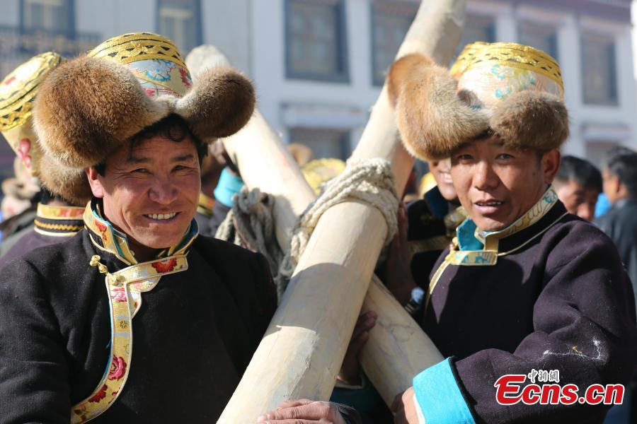 A grand, annual ceremony to change the Prayer Flags Pillar in Samye Monastery, the first Buddhist monastery in Tibet, in Dranang, Lhoka, Southwest China\'s Tibet Autonomous Region, Feb. 9, 2019. The ceremony is usually held on the fifth day of January in Tibetan calendar, as part of the celebrations of Losar, or Tibetan New Year. The prayer flags on the pillar are collected from Tibetans from various areas. (Photo: China News Service/Qu Jie)