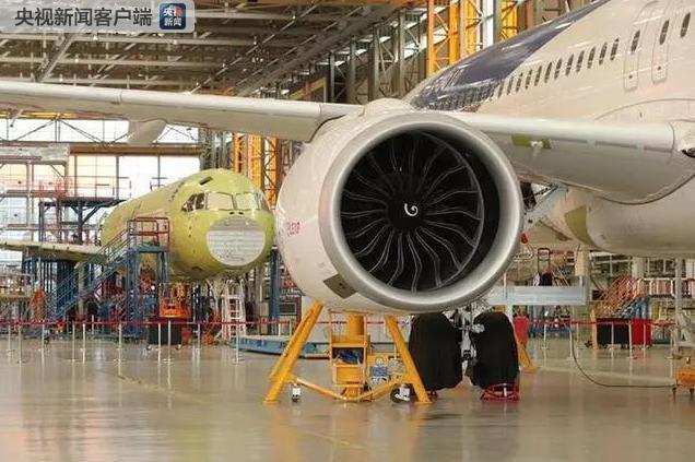 A view of China\'s homegrown C919 passenger jets at a base in Pudong, Shanghai on Feb. 8, 2019. It\'s the first time three of the jets have been housed under the same roof. With a range of 4,075 kilometers, the C919 jet is comparable to the updated Airbus 320 and Boeing\'s new generation 737. (Photo/CCTV)