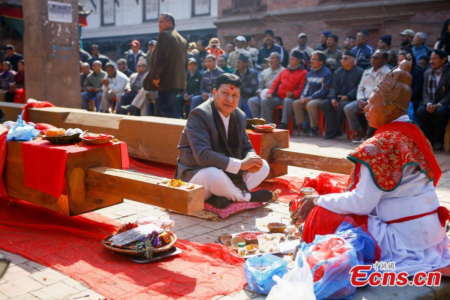 People carry wooden pillars for erection at the reconstruction site of the Kasthamandap temple at Hanumandhoka Durbar Square in Kathmandu, Nepal, Feb. 10, 2019. A ceremony was held to keep the wooden pillars to reconstruct the Kasthamandap temple, which was destroyed during the 2015 earthquake. Kasthamandap (Kastha: wood, mandap: pavilion) temple is one of the oldest and historical building in Kathmandu. (Photo: China News Service/Pu Ladan)