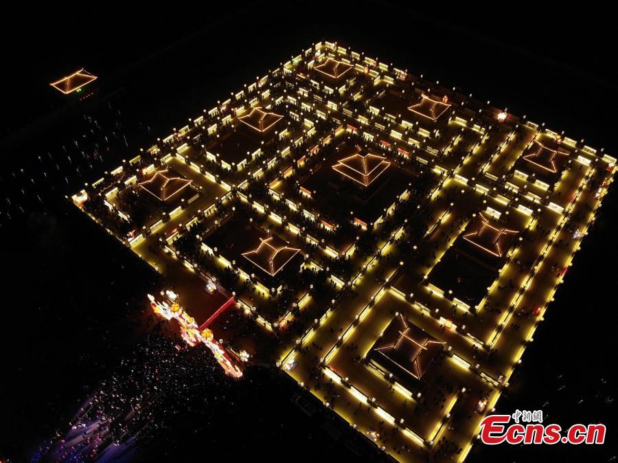 Aerial photo taken on Feb. 12, 2019 shows the Winding Yellow River Lamp Array, a temporary maze installation for the locals to go through to get a good omen in the rest days of the year, in Gucheng Village of Jiantan Town in Zhangye City, northwest China\'s Gansu Province. (Photo/China News Service)
