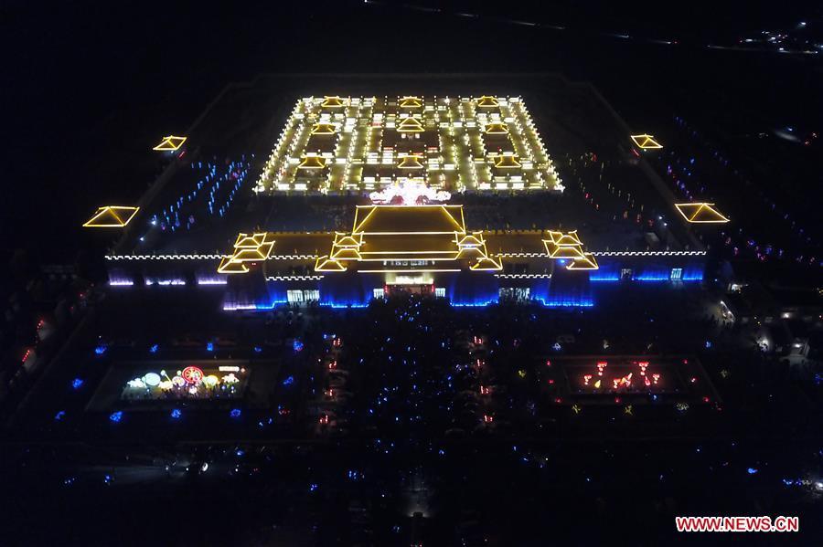 Aerial photo taken on Feb. 12, 2019 shows the Winding Yellow River Lamp Array, a temporary maze installation for the locals to go through to get a good omen in the rest days of the year, in Gucheng Village of Jiantan Town in Zhangye City, northwest China\'s Gansu Province. (Xinhua/Fan Peishen)