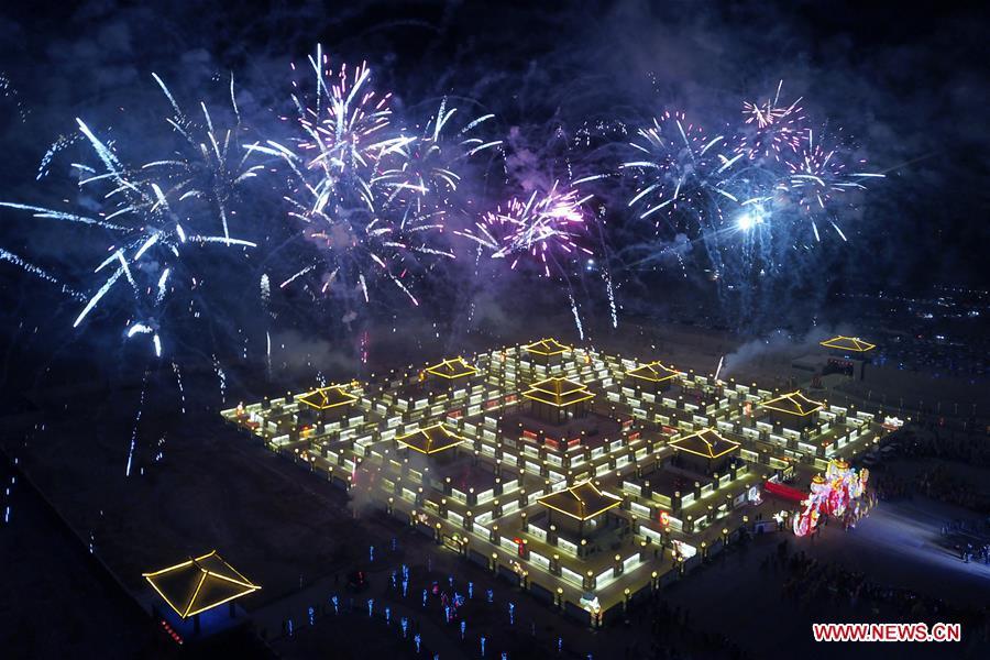 Aerial photo taken on Feb. 12, 2019 shows the Winding Yellow River Lamp Array, a temporary maze installation for the locals to go through to get a good omen in the rest days of the year, in Gucheng Village of Jiantan Town in Zhangye City, northwest China\'s Gansu Province. (Xinhua/Fan Peishen)