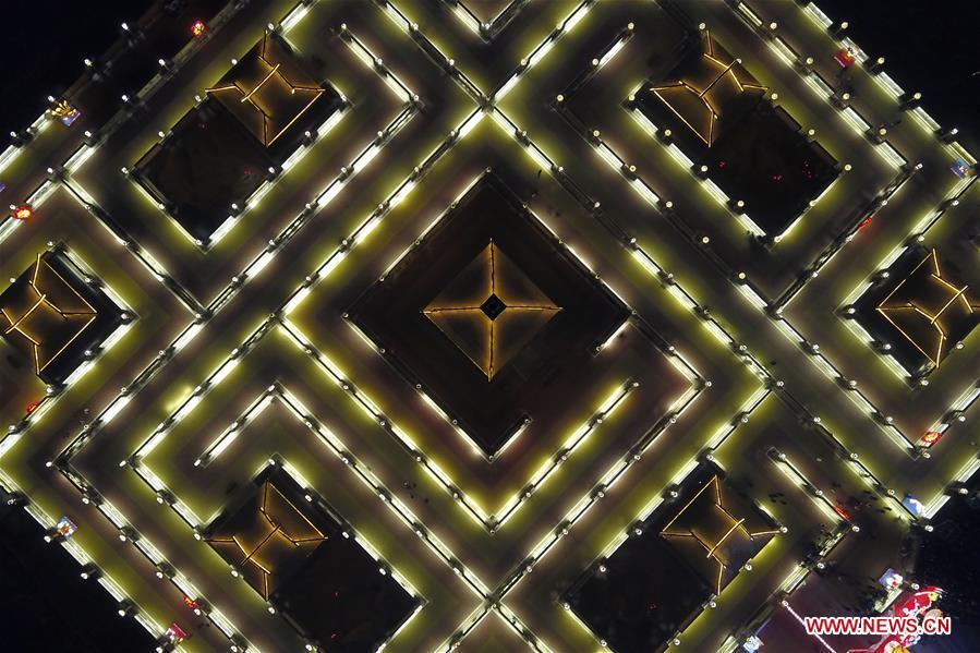 Aerial photo taken on Feb. 12, 2019 shows the Winding Yellow River Lamp Array, a temporary maze installation for the locals to go through to get a good omen in the rest days of the year, in Gucheng Village of Jiantan Town in Zhangye City, northwest China\'s Gansu Province. (Xinhua/Fan Peishen)