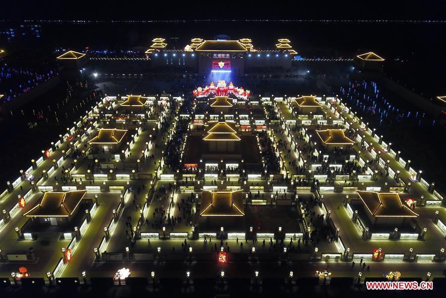 Aerial photo taken on Feb. 12, 2019 shows the Winding Yellow River Lamp Array, a temporary maze installation for the locals to go through to get a good omen in the rest days of the year, in Gucheng Village of Jiantan Town in Zhangye City, northwest China\'s Gansu Province. (Xinhua/Fan Peishen)