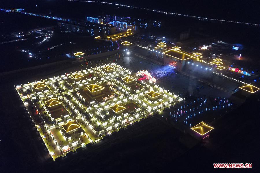 Aerial photo taken on Feb. 12, 2019 shows the Winding Yellow River Lamp Array, a temporary maze installation for the locals to go through to get a good omen in the rest days of the year, in Gucheng Village of Jiantan Town in Zhangye City, northwest China\'s Gansu Province. (Xinhua/Fan Peishen)