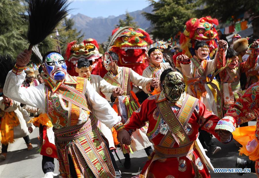 People of Tibetan ethnic group perform during the Shangjiu Festival at the foot of Jiajin Mountain in the Tibetan Township of Qiaoqi in Ya\'an City, southwest China\'s Sichuan Province, Feb. 13, 2019. The Shangjiu Festival, a traditional festival of the Tibetan people, is celebrated on the ninth day of the first lunar month to pray for a good harvest. (Xinhua/Jiang Hongjing)