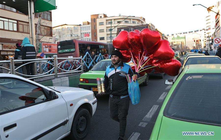 A vendor sells balloons for Valentine\'s Day in Tehran, capital of Iran, Feb. 13, 2019. (Xinhua/Ahmad Halabisaz)