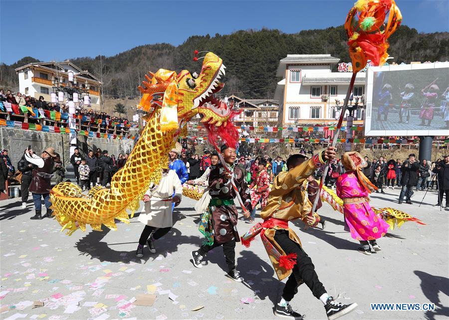 People of Tibetan ethnic group perform during the Shangjiu Festival at the foot of Jiajin Mountain in the Tibetan Township of Qiaoqi in Ya\'an City, southwest China\'s Sichuan Province, Feb. 13, 2019. The Shangjiu Festival, a traditional festival of the Tibetan people, is celebrated on the ninth day of the first lunar month to pray for a good harvest. (Xinhua/Jiang Hongjing)