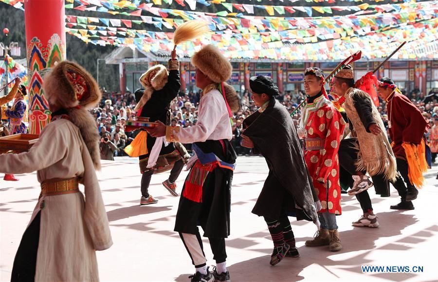 People of Tibetan ethnic group perform during the Shangjiu Festival at the foot of Jiajin Mountain in the Tibetan Township of Qiaoqi in Ya\'an City, southwest China\'s Sichuan Province, Feb. 13, 2019. The Shangjiu Festival, a traditional festival of the Tibetan people, is celebrated on the ninth day of the first lunar month to pray for a good harvest. (Xinhua/Jiang Hongjing)