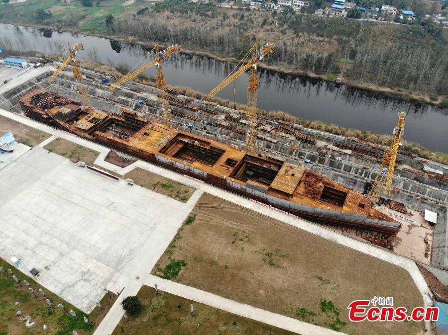 A life-size Titanic replica is seen under construction on a bank of the 20-meter-wide Qijiang River in Daying County, Southwest China\'s Sichuan Province, Feb. 14, 2019. A wealthy businessman has invested one billion yuan ($145.6 million) to rebuild the giant ship, which was 269 meters long and 28 meters wide. The replica will include viewing areas, banquet halls, a swimming pool and a theater. (Photo: China News Service/Zhang Lang)