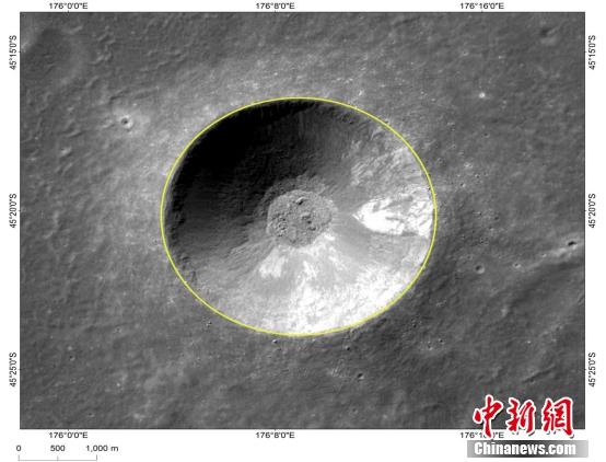Image shows Zhinyu, one of the three small craters that form a triangle around Chang\'e-4\'s landing site. (Photo/China News Service)