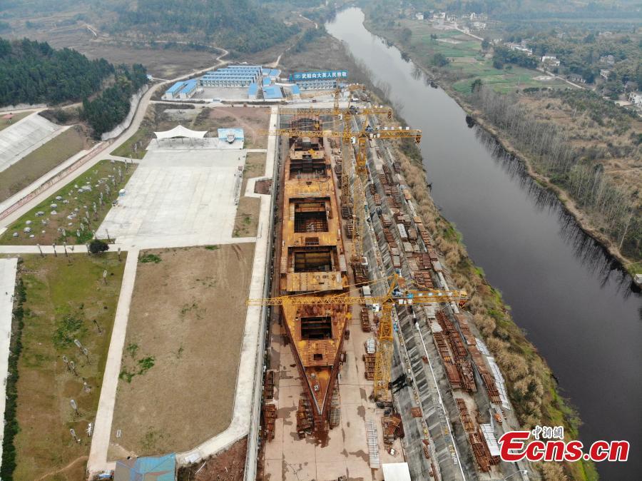 A life-size Titanic replica is seen under construction on a bank of the 20-meter-wide Qijiang River in Daying County, Southwest China\'s Sichuan Province, Feb. 14, 2019. A wealthy businessman has invested one billion yuan ($145.6 million) to rebuild the giant ship, which was 269 meters long and 28 meters wide. The replica will include viewing areas, banquet halls, a swimming pool and a theater. (Photo: China News Service/Zhang Lang)