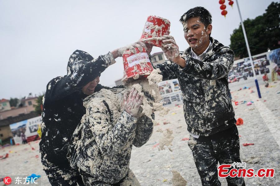 People celebrate a tofu festival in Shegangxia Village in Gaogang Town, South China\'s Guangdong Province, Feb. 17, 2019. The folk festival is a tradition started 400 years ago among local Lin families to worship ancestors and mark the Lantern Festival. Now it has been listed as an intangible cultural heritage, attracting approximately 10,000 people, including many tourists, to join the celebration. (Photo/IC)