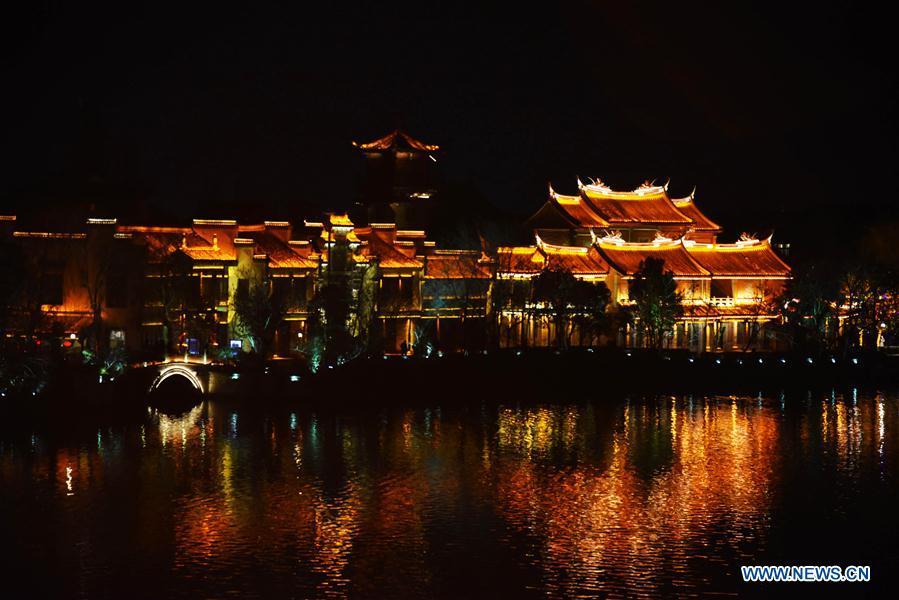 Photo taken on Feb. 16, 2019 shows the night view of the ancient town of Taierzhuang in east China\'s Shandong Province. (Xinhua/Wang Kai)