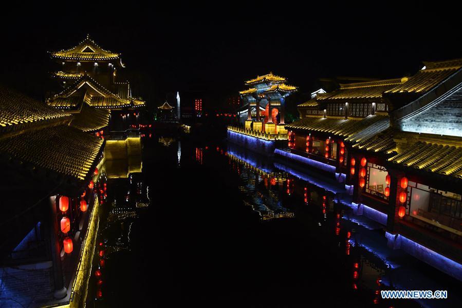 Photo taken on Feb. 16, 2019 shows the night view of the ancient town of Taierzhuang in east China\'s Shandong Province. (Xinhua/Wang Kai)