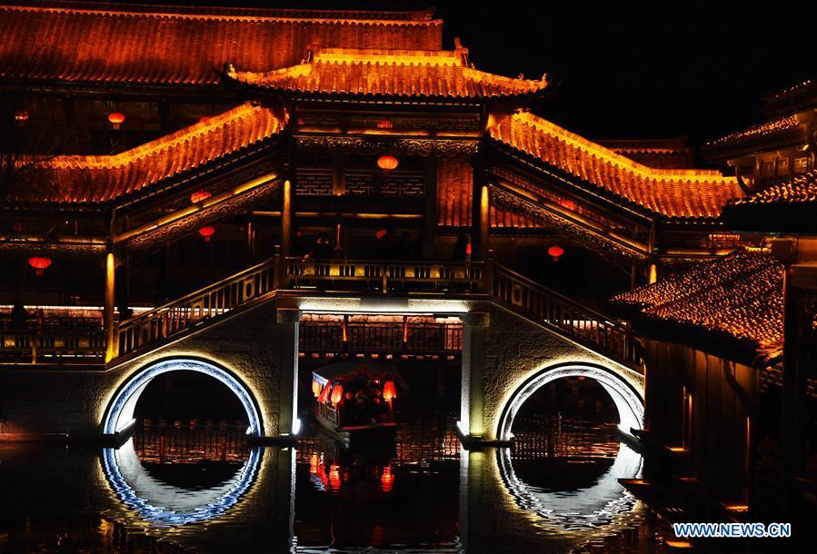 Photo taken on Feb. 16, 2019 shows the night view of the ancient town of Taierzhuang in east China\'s Shandong Province. (Xinhua/Wang Kai)