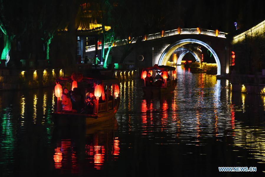 Photo taken on Feb. 16, 2019 shows the night view of the ancient town of Taierzhuang in east China\'s Shandong Province. (Xinhua/Wang Kai)