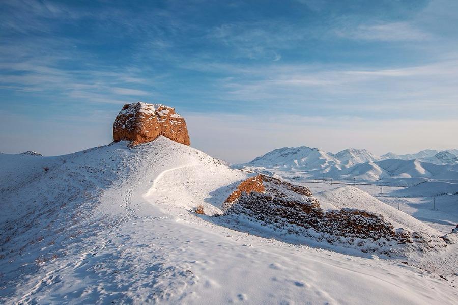 A watch tower at the Great Wall\'s Ningxia section, blanketed in snow. (Photo/chinadaily.com.cn)
Known as \