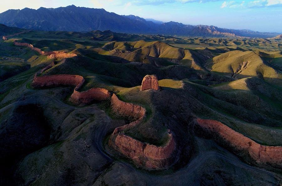 An aerial view of the Great Wall in the Ningxia Hui autonomous region. (Photo/chinadaily.com.cn)