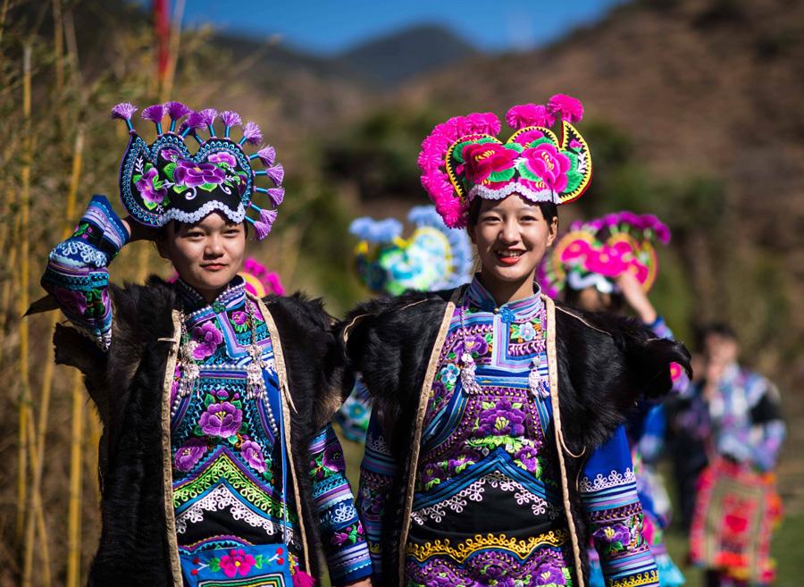 Two girls are on their way to the square for the Dress Contest Festival in Zhiyi village, Zhonghe town, Yongren county, Chuxiong Yi autonomous prefecture, Yunnan Province on Feb. 19, 2019. (Photo/Xinhua)

The Dress Contest Festival was held in Tuesday, the 15th day of the first lunar month of the Pig\'s Year, in Zhiyi village, Zhonghe town, Yongren county, Chuxiong Yi autonomous prefecture, Yunnan province.

The festival is held on 15th day of the first lunar month of each year. On this day, Yi people in the village dress up in new clothes and invite friends to the central square of the village to participate in various activities.

The custom has been inherited for more than 1,300 years, known as the ancient \