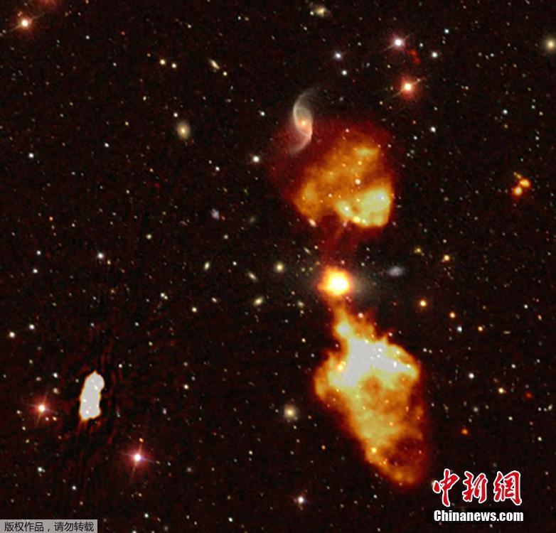 Data on just two percent of the night sky has revealed hundreds of thousands of previously undetected galaxies, according to a major new radio sky survey of the night sky by the Low-Frequency Array (LOFAR) telescope, a European network of radio antenna. (Photo/Agencies)