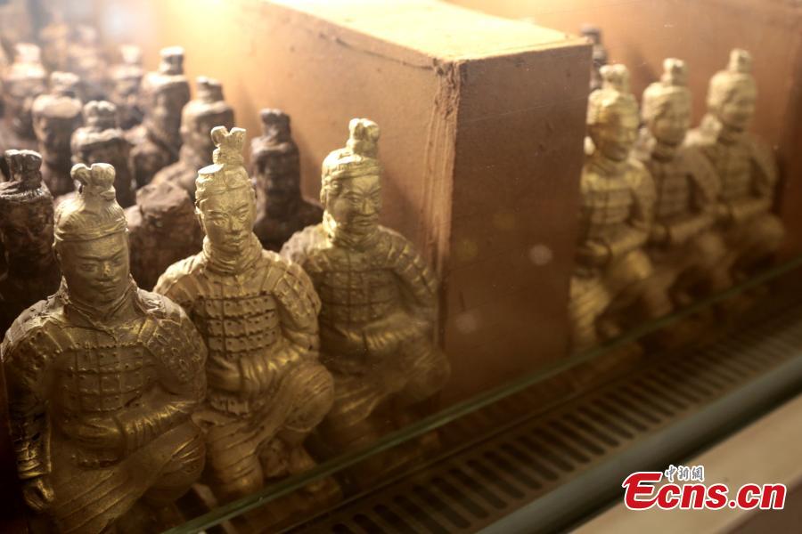 Chocolate replicas of the Terracotta warriors are seen at a hotel in Xi\'an, Northwest China\'s Shaanxi Province, Feb. 20, 2019. The chocolate figures are 15 centimeters tall and sell for 68 yuan ($10). Xi\'an is home to the Terracotta Army, constructed to accompany the tomb of China\'s First Emperor Qin Shihuang as an afterlife guard. (Photo: China News Service/Zhang Yuan)