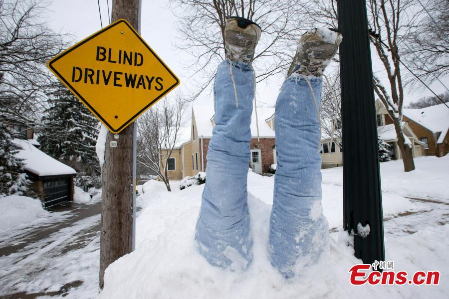 An upside-down pair of pants is seen atop a mound of snow, Feb. 20, 2019, the result of yet another snow storm to hit Omaha, Nebraska. The latest winter storm dumped more snow on top of the existing snow, creating a problem of what to do with all the cleared snow. (Photo/Agencies)