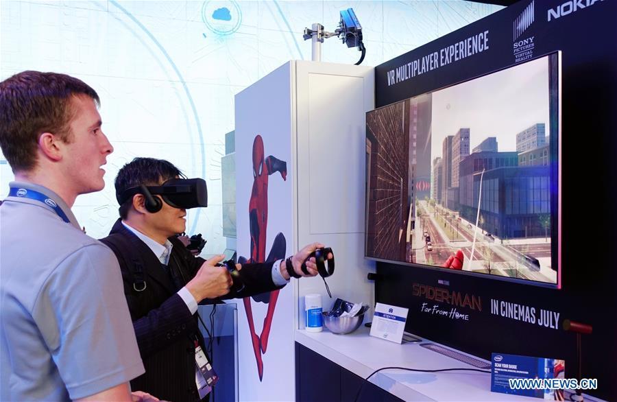 A visitor plays VR games at the 2019 Mobile World Congress (MWC) in Barcelona, Spain, Feb. 25, 2019. The four-day 2019 MWC opened on Monday in Barcelona. (Xinhua/Guo Qiuda)