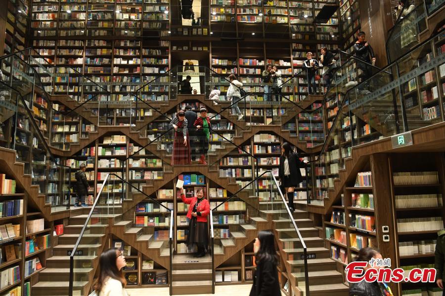 A view of the full bookshelves at a bookstore in Chongqing southwestern China, Feb. 25, 2019.   The newly opened bookstore in Chongqing southwestern China has attracted over 200,000 visitors since it opened on Jan. 25.  The store quickly gained attention for its mind-boggling interior design.  (Photo/China News Service)