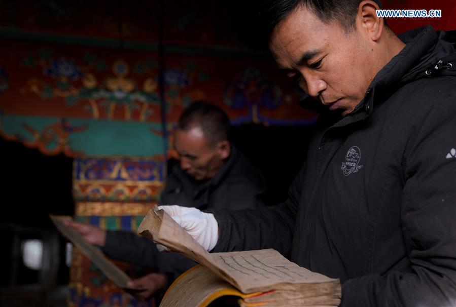 Staff members of the Potala Palace work on registration of ancient documents in Lhasa, capital of southwest China\'s Tibet Autonomous Region, Nov. 16, 2018. The Chinese government will invest 300 million yuan (44.9 million U.S. dollars) in the next 10 years in its greatest efforts of protection and utilization of ancient documents in the Potala Palace, a World Heritage site in Lhasa, southwest China\'s Tibet Autonomous Region, according to the management office of the Potala Palace. (Xinhua/Purbu Zhaxi)