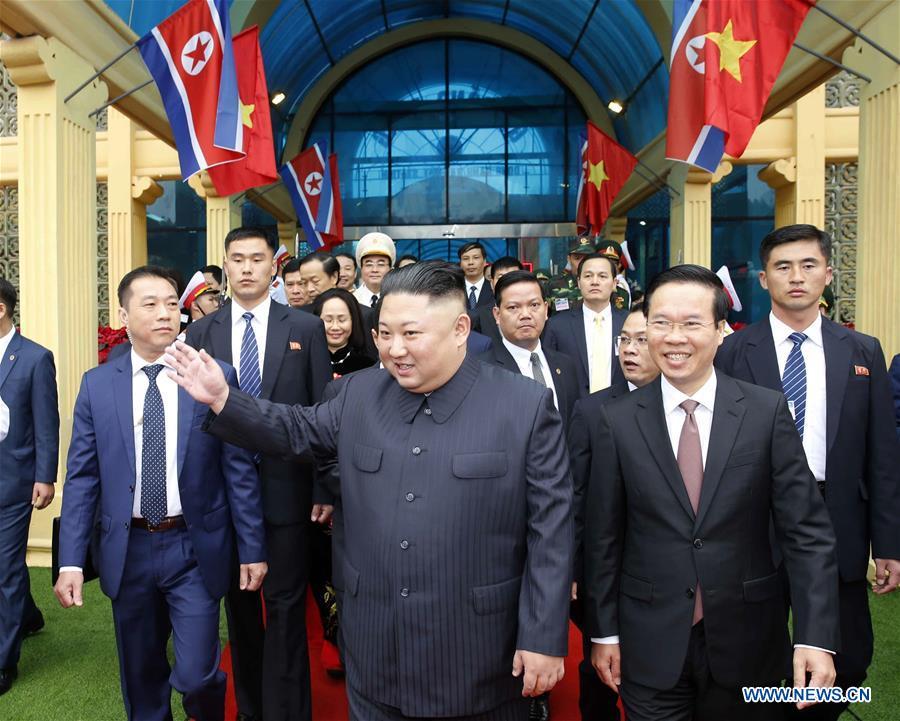 In this photo provided by Vietnam News Agency, top leader of the Democratic People\'s Republic of Korea (DPRK) Kim Jong Un (C) arrives at Dong Dang railway station in Lang Son Province, Vietnam, on Feb. 26, 2019. Kim arrived in Vietnam Tuesday morning by train for his first official visit to the country and the second summit with U.S. President Donald Trump, Vietnam News Agency reported. (Xinhua)