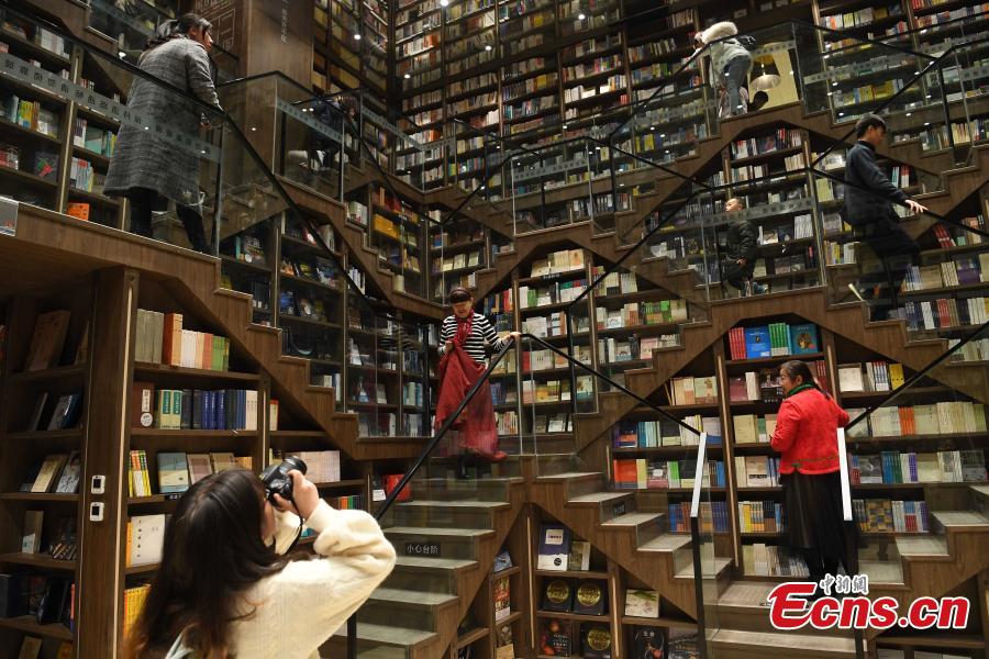 A view of the full bookshelves at a bookstore in Chongqing southwestern China, Feb. 25, 2019.   The newly opened bookstore in Chongqing southwestern China has attracted over 200,000 visitors since it opened on Jan. 25.  The store quickly gained attention for its mind-boggling interior design.  (Photo/China News Service)