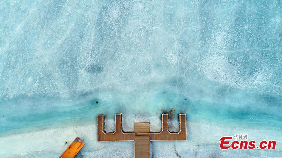 A view of the Zhangye National Wetland Park in Zhangye City, Northwest China\'s Gansu Province as it is partially frozen in the latest cold front. (Photo: China News Service/Wang Chao)