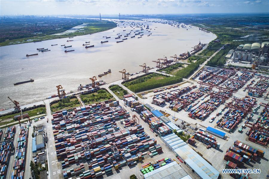 Aerial photo taken on Aug. 13, 2018 shows the Yangluo port in Wuhan, capital of central China\'s Hubei Province. China Development Bank (CDB), the world\'s largest development finance institution, has extended trillions of yuan of loans to support the development of the Yangtze River Economic Belt. As of December 2018, outstanding loans to 11 provincial-level regions along the belt amounted to 3.85 trillion yuan (about 575 billion U.S. dollars), according to the CDB. New yuan loans to these regions reached 304.5 billion yuan last year, accounting for 48 percent of the bank\'s total new yuan loans. The funds mainly went to major projects in the fields of ecological protection and restoration, infrastructure connectivity, and industrial transformation and upgrading. The CDB will continue to support ecological protection and green development of the Yangtze River in 2019, said CDB Chairman Zhao Huan. China issued a development plan for the Yangtze River Economic Belt in September 2016 and a guideline for green development of the belt in 2017. The Yangtze River Economic Belt consists of nine provinces and two municipalities that cover roughly one-fifth of China\'s land. It has a population of 600 million and generates more than 40 percent of the country\'s GDP. (Xinhua/Xiao Yijiu)