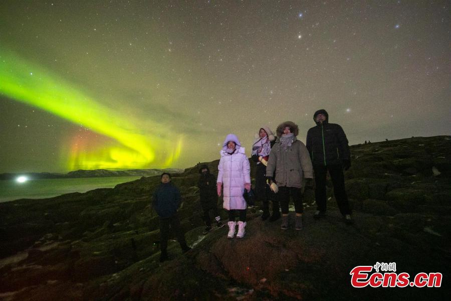 Photographer Xue Yang, of Central China\'s Hubei Province, captured the stunning northern lights during a three-day stay in Teriberka, Murmansk Region, Russia. Teriberka is one of the best places in Russia to watch the northern lights, which appear from September to April. (Photo: China News Service/Xue Yang)