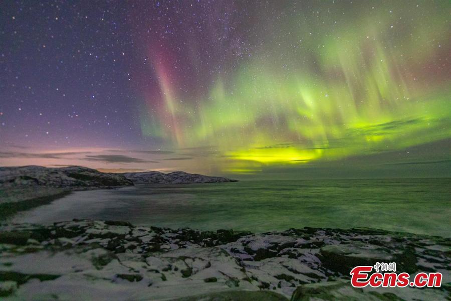 Photographer Xue Yang, of Central China\'s Hubei Province, captured the stunning northern lights during a three-day stay in Teriberka, Murmansk Region, Russia. Teriberka is one of the best places in Russia to watch the northern lights, which appear from September to April. (Photo: China News Service/Xue Yang)