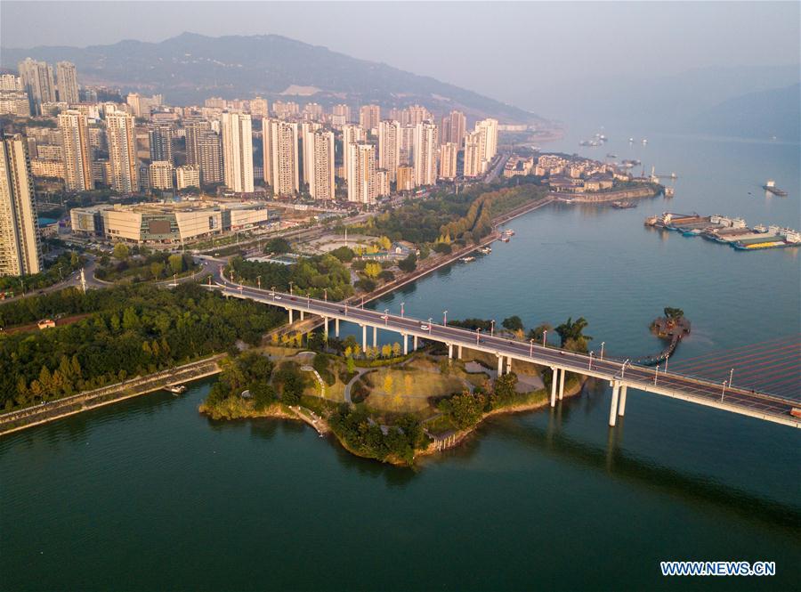 Aerial photo taken on Nov. 7, 2017 shows a riverside park in Yunyang County, Chongqing, southwest China. China Development Bank (CDB), the world\'s largest development finance institution, has extended trillions of yuan of loans to support the development of the Yangtze River Economic Belt. As of December 2018, outstanding loans to 11 provincial-level regions along the belt amounted to 3.85 trillion yuan (about 575 billion U.S. dollars), according to the CDB. New yuan loans to these regions reached 304.5 billion yuan last year, accounting for 48 percent of the bank\'s total new yuan loans. The funds mainly went to major projects in the fields of ecological protection and restoration, infrastructure connectivity, and industrial transformation and upgrading. The CDB will continue to support ecological protection and green development of the Yangtze River in 2019, said CDB Chairman Zhao Huan. China issued a development plan for the Yangtze River Economic Belt in September 2016 and a guideline for green development of the belt in 2017. The Yangtze River Economic Belt consists of nine provinces and two municipalities that cover roughly one-fifth of China\'s land. It has a population of 600 million and generates more than 40 percent of the country\'s GDP. (Xinhua/Liu Chan)