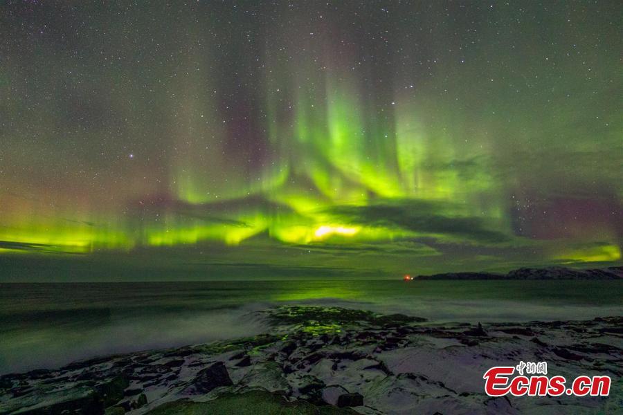 Photographer Xue Yang, of Central China\'s Hubei Province, captured the stunning northern lights during a three-day stay in Teriberka, Murmansk Region, Russia. Teriberka is one of the best places in Russia to watch the northern lights, which appear from September to April. (Photo: China News Service/Xue Yang)