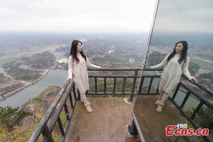 A view of a newly-opened hostel on top of a cliff, 523 meters above the ground, at the Shiniuzhai National Geological Park in Pingjiang County, Central China\'s Hunan Province, Feb. 27, 2019. Guests are treated to an impressive view of the park as the accommodation’s room walls are made of glass. (Photo: China News Service/Yang Huafeng)