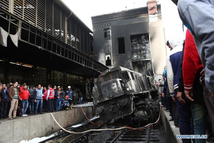 Photo taken on Feb. 27, 2019 shows the charred train at the train station after a fire in Cairo, Egypt. At least 25 people were killed and more than 40 others wounded when a fire erupted inside the main train station in the city center of Egypt\'s capital Cairo on Wednesday, state-run Nile TV reported. (Xinhua/Ahmed Gomaa)