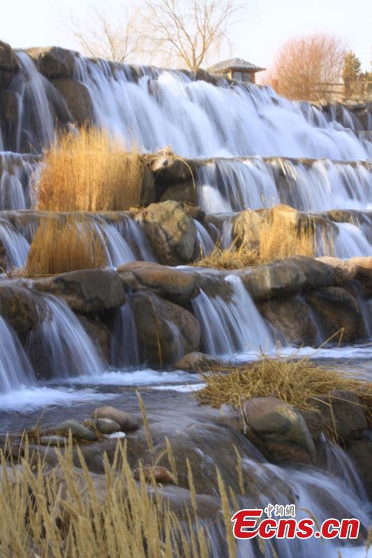 Melting snow in the Qilian Mountains caused water levels to rise in a river, forming a beautiful series of natural waterfalls in Zhangye City, Gansu Province as temperatures rose in late February. (Photo: China News Service/Chen Li)