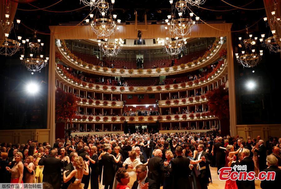 People dance during the opening ceremony of the traditional Opera Ball in Vienna, Austria, Feb. 28, 2019.(Photo/Agencies)