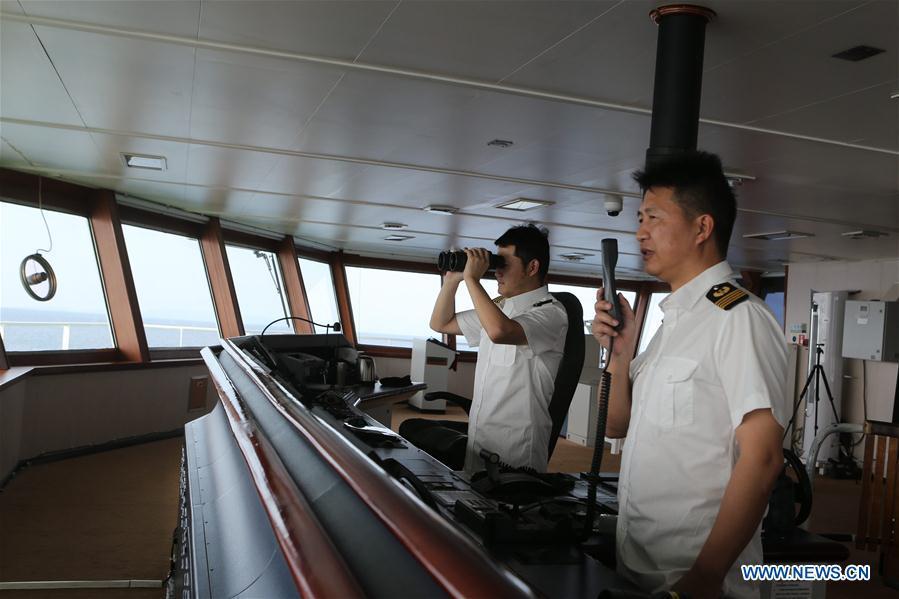 Photo taken on March 3, 2019 shows the captain (R) and the pilot working aboard China\'s research icebreaker Xuelong. Xuelong, carrying members of China\'s 35th research mission to Antarctica, crossed the equator and returned to the Northern Hemisphere on early Monday morning. (Xinhua/Liu Shiping)