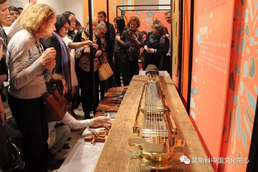Visitors to the exhibition take in a Chinese guqin, a string instrument, Feb. 27, 2019. (Photo/Chinaculture.org)