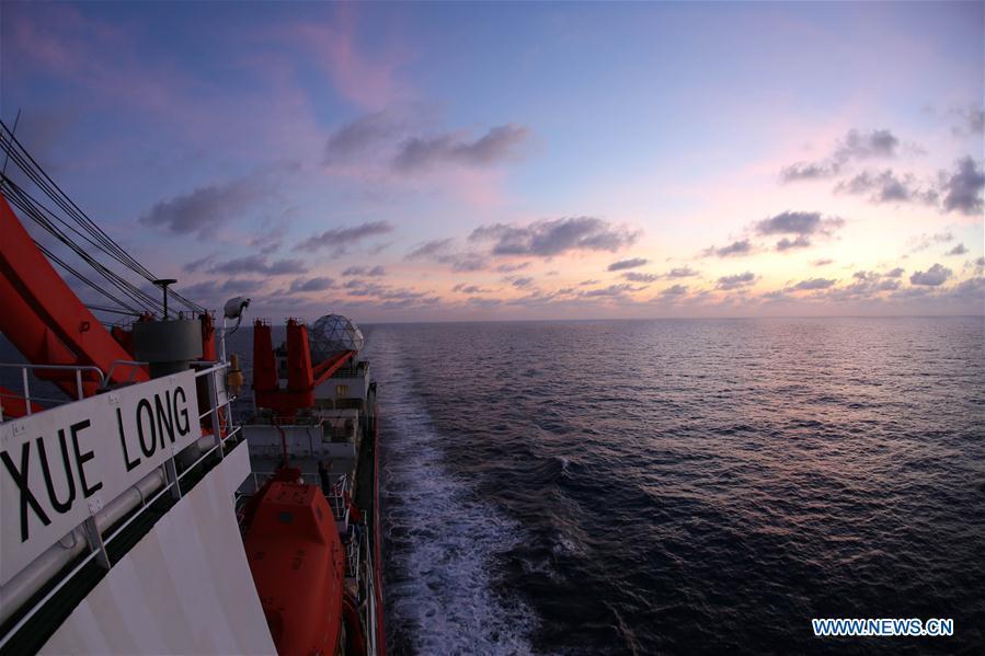 Photo taken on March 5, 2019 shows the evening glow seen from China\'s research icebreaker Xuelong on the South China Sea. China\'s research icebreaker Xuelong, carrying members of China\'s 35th research mission to Antarctica, sailed on the South China Sea on Wednesday and is expected to return to Shanghai six days later. (Xinhua/Liu Shiping)