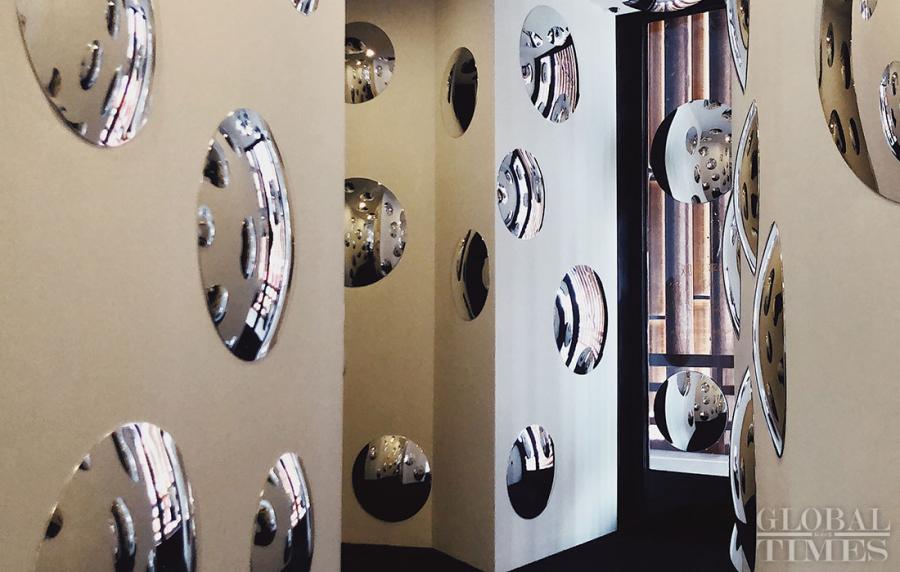 An invisible life at the exhibit of Japanese artist Yayoi Kusama. (Photo: Chen Xia/GT)
