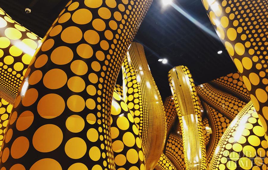The artwork the hope of wavy dots will hang over the universe at the exhibit of Japanese artist Yayoi Kusama. (Photos: Chen Xia/GT)